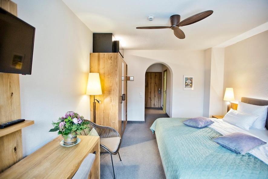 Historisches Gasthaus Hotel Hirschen Horn Gaienhofen  Bagian luar foto