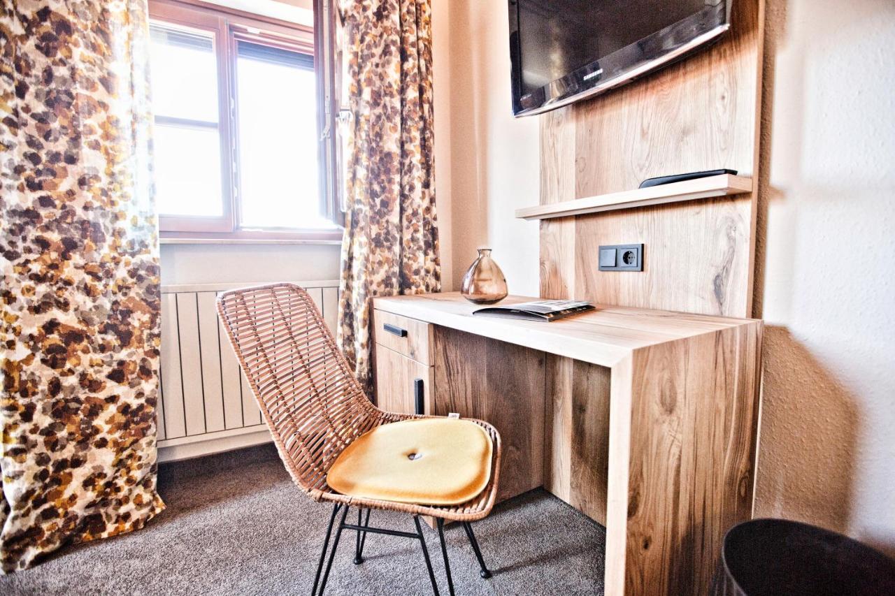 Historisches Gasthaus Hotel Hirschen Horn Gaienhofen  Bagian luar foto